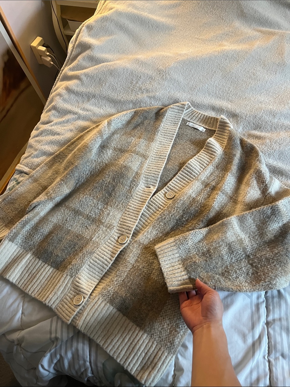 OAK + FORT Cream and Beige Plaid Button-Front Cardigan - Picture 4 of 5